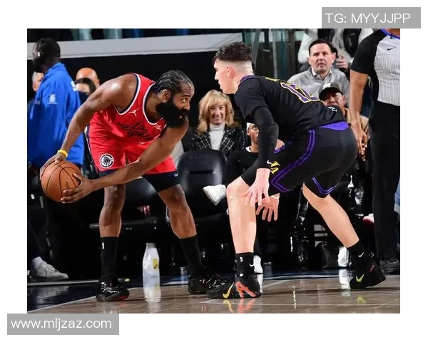 哈登比上一年还猛！23+5+8+47%命中率，却救不了乱成一锅粥的快船